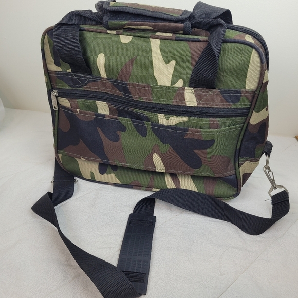 Rockland Small Carryon Travel Bag Camo Two Outside Zip Pockets Shoulder Strap - Picture 8 of 10